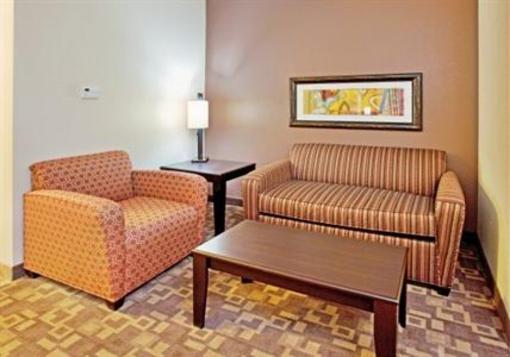 фото отеля Holiday Inn Express & Suites Lincoln Airport