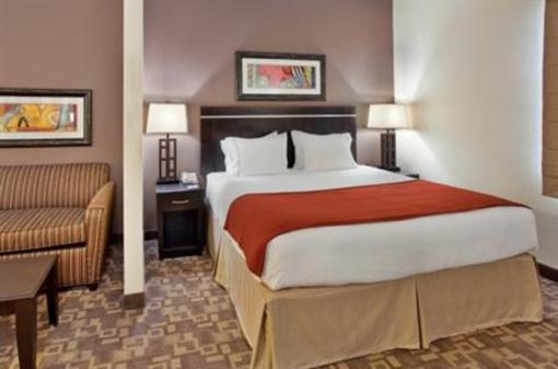 фото отеля Holiday Inn Express & Suites Lincoln Airport
