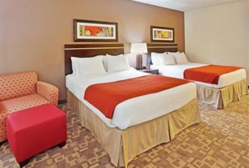фото отеля Holiday Inn Express & Suites Lincoln Airport