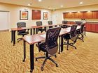 фото отеля Holiday Inn Express & Suites Lincoln Airport
