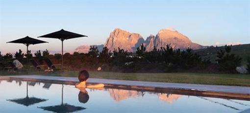 фото отеля Alpina Dolomites Hotel Kastelruth
