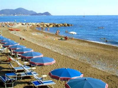 фото отеля Tirreno Hotel Lavagna