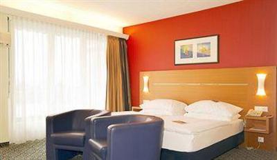 фото отеля Ramada La Palma au Lac