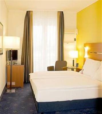 фото отеля Ramada La Palma au Lac