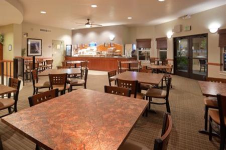 фото отеля Holiday Inn Express & Suites - McKinleyville