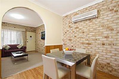 фото отеля Highlander Motor Inn