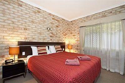 фото отеля Highlander Motor Inn