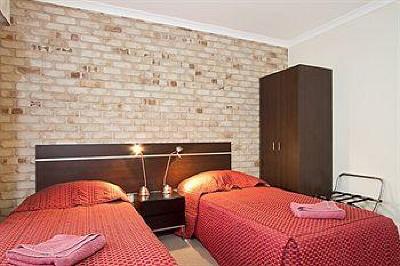 фото отеля Highlander Motor Inn