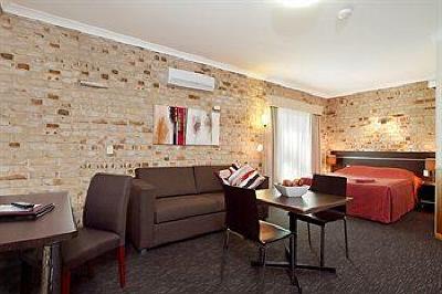 фото отеля Highlander Motor Inn