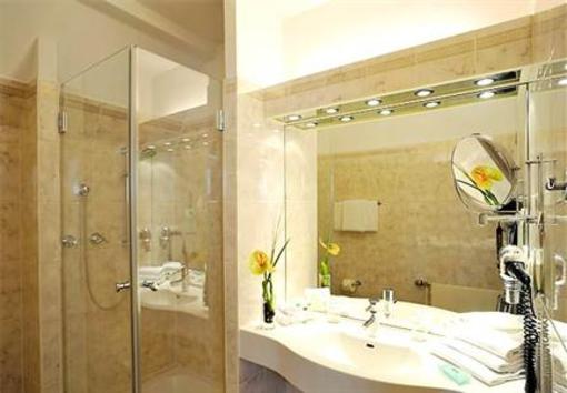фото отеля Courtyard by Marriott Hamburg Airport