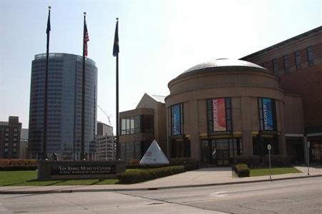 фото отеля Hampton Inn & Suites Airport Grand Rapids