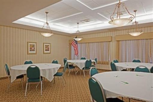 фото отеля Holiday Inn Airport Manchester (New Hampshire)