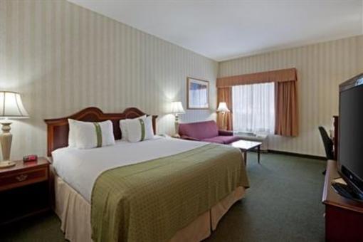 фото отеля Holiday Inn Airport Manchester (New Hampshire)