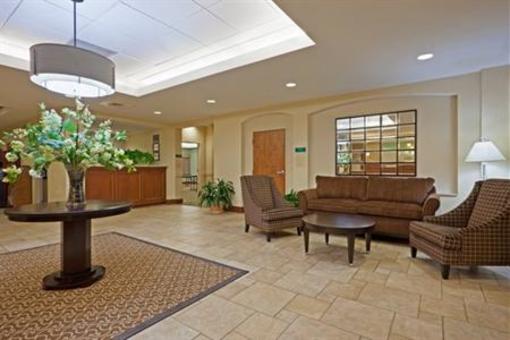 фото отеля Holiday Inn Airport Manchester (New Hampshire)