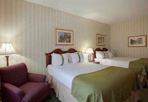фото отеля Holiday Inn Airport Manchester (New Hampshire)