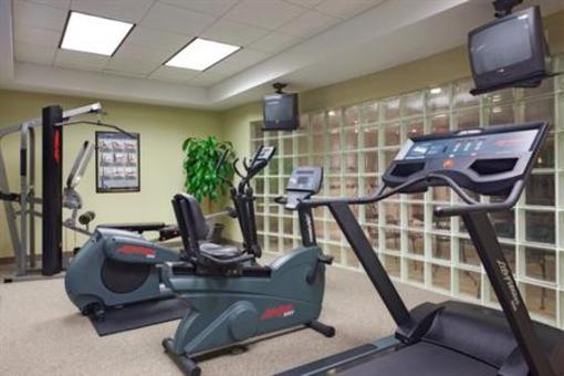 фото отеля Holiday Inn Airport Manchester (New Hampshire)