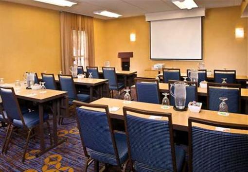 фото отеля Courtyard Hotel North Raleigh