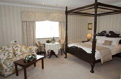фото отеля Seven Oaks Hotel