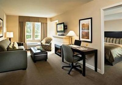 фото отеля Executive Suites Garibaldi Springs Resort