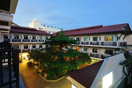 фото отеля Rambuttri Village Inn & Plaza