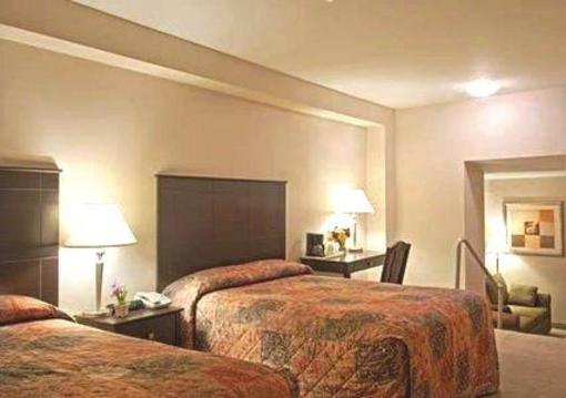 фото отеля Econo Lodge Inn & Suites Downtown Toronto