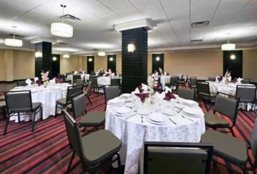 фото отеля Four Points by Sheraton Toronto Mississauga
