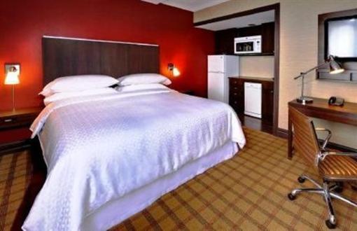 фото отеля Four Points by Sheraton Toronto Mississauga