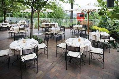 фото отеля Moevenpick Hotel Prague