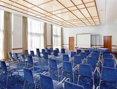 фото отеля Moevenpick Hotel Prague