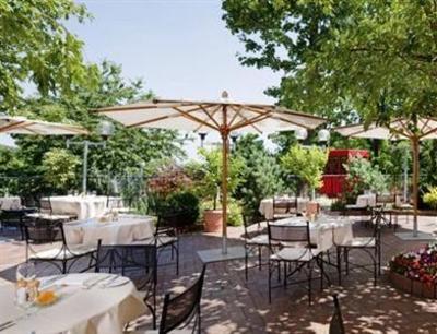 фото отеля Moevenpick Hotel Prague