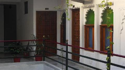 фото отеля Hotel Devraj Niwas