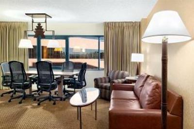 фото отеля Hilton Suites Phoenix