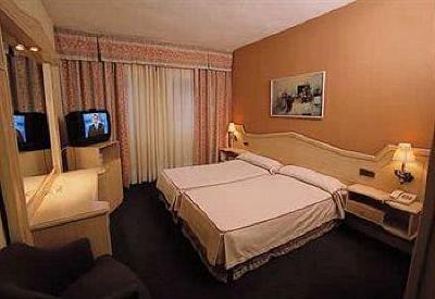 фото отеля Reina Ana Maria Hotel