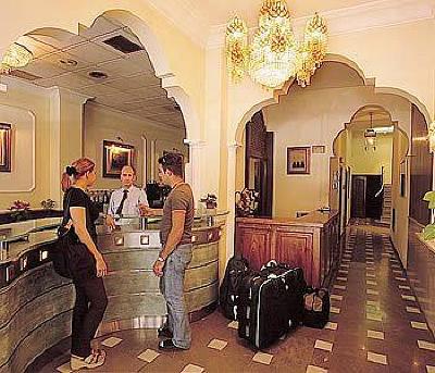 фото отеля Reina Ana Maria Hotel