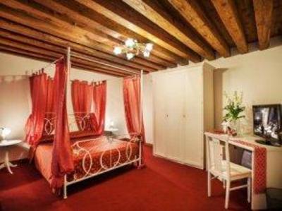 фото отеля Residenza Due Dame - Dama Rossa