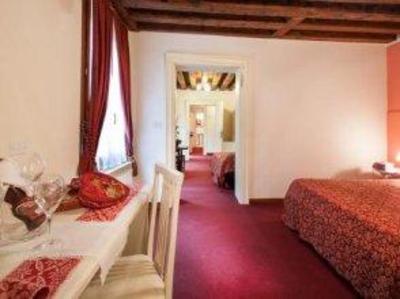 фото отеля Residenza Due Dame - Dama Rossa