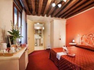 фото отеля Residenza Due Dame - Dama Rossa