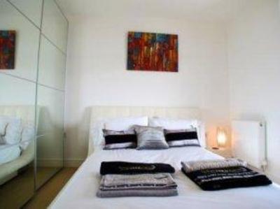 фото отеля Plymouth Serviced Holiday Apartment- Phoenix Quay