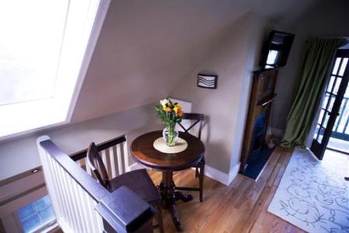 фото отеля Bee and Thistle Guest House