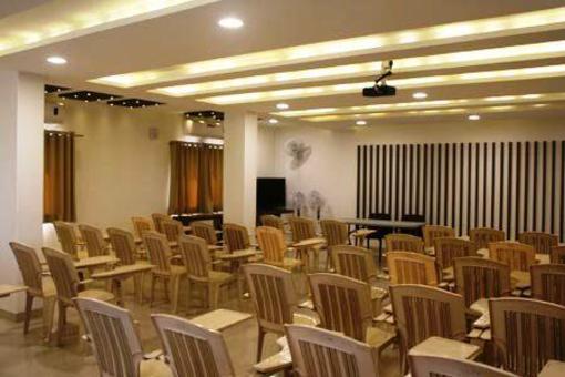 фото отеля Hotel Girnar