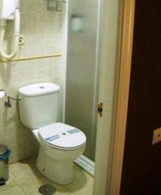 фото отеля Hostal Alcarayon Pilas