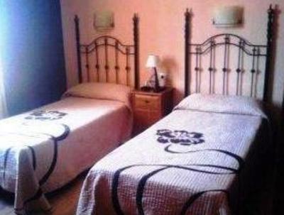 фото отеля Hostal Alcarayon Pilas