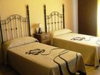 фото отеля Hostal Alcarayon Pilas