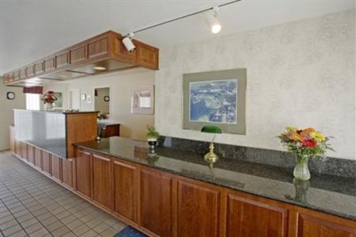 фото отеля Country Hearth Inn & Suites Mackinaw City