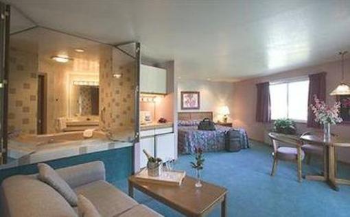 фото отеля Country Hearth Inn & Suites Mackinaw City