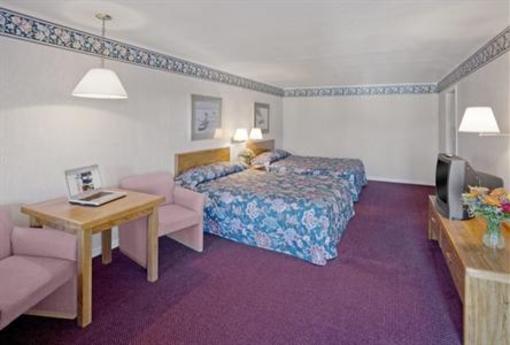 фото отеля Country Hearth Inn & Suites Mackinaw City