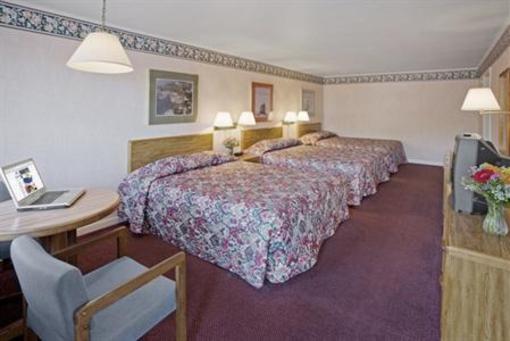 фото отеля Country Hearth Inn & Suites Mackinaw City