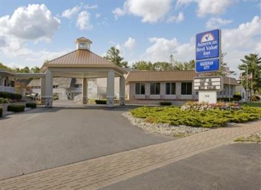 фото отеля Country Hearth Inn & Suites Mackinaw City