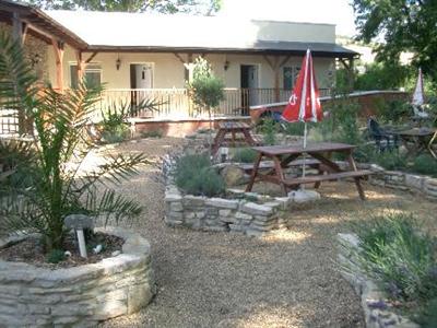 фото отеля Riverhouse Village Inn