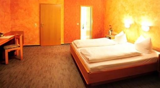 фото отеля Hotel und Gasthof Lengefelder Warte